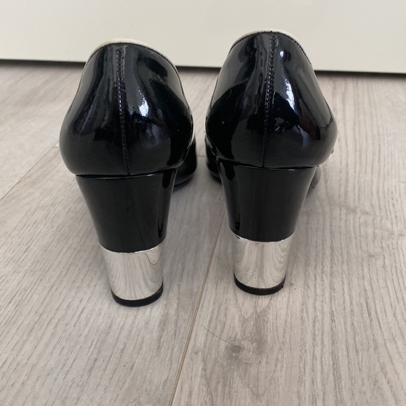 Black and white patent pumps - Picture 4 of 4